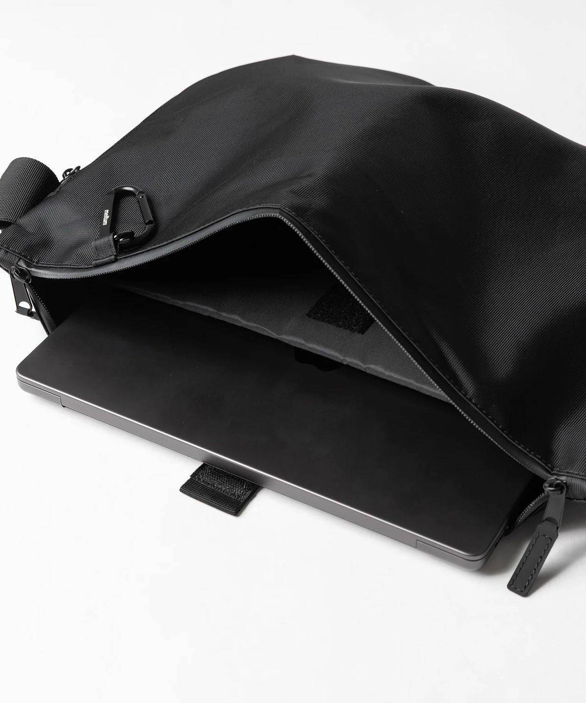 NYLON MESSENGER BAG(M)