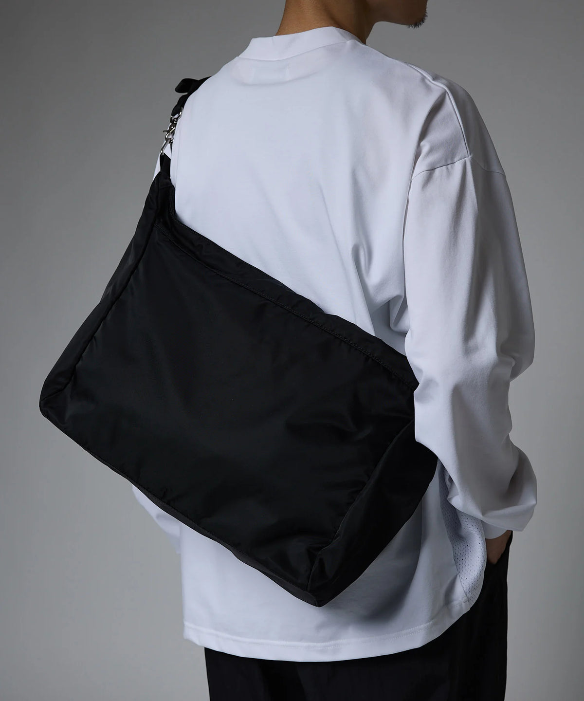 POUCH SHOULDER BAG