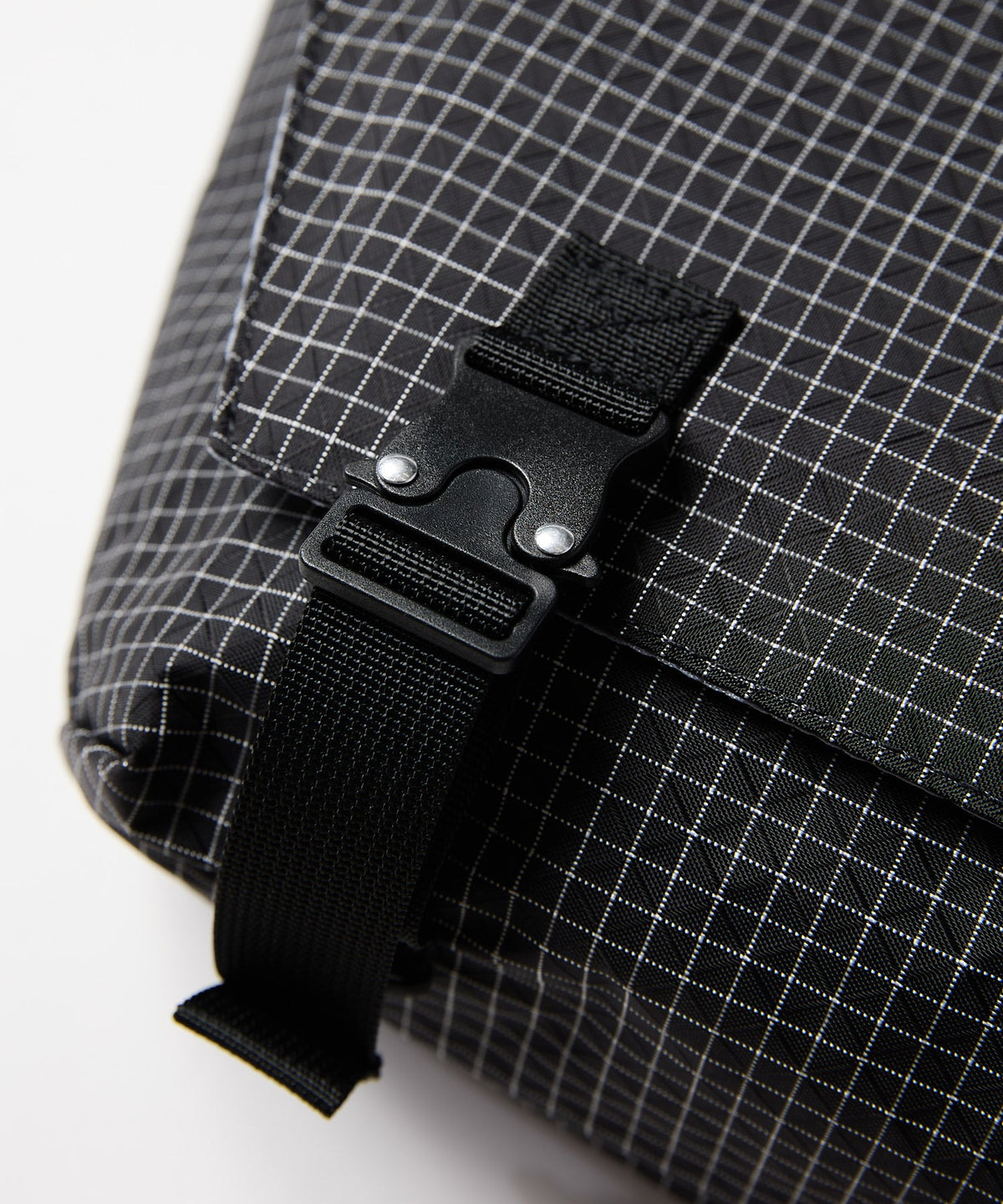 COMPACT MESSENGER BAG