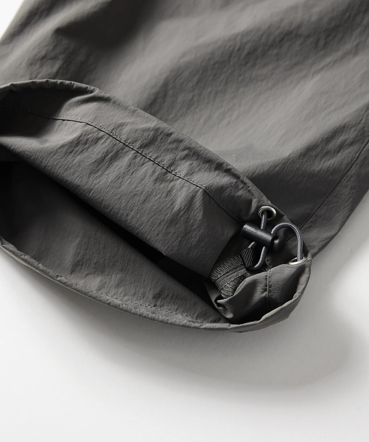 DETACHABLE TECH PANTS