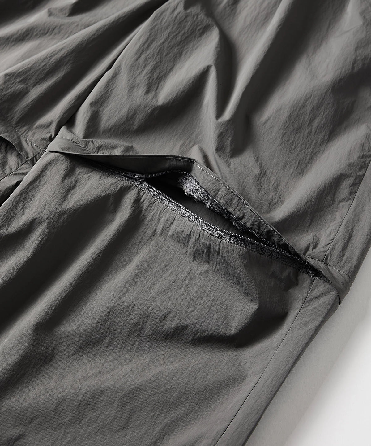 DETACHABLE TECH PANTS