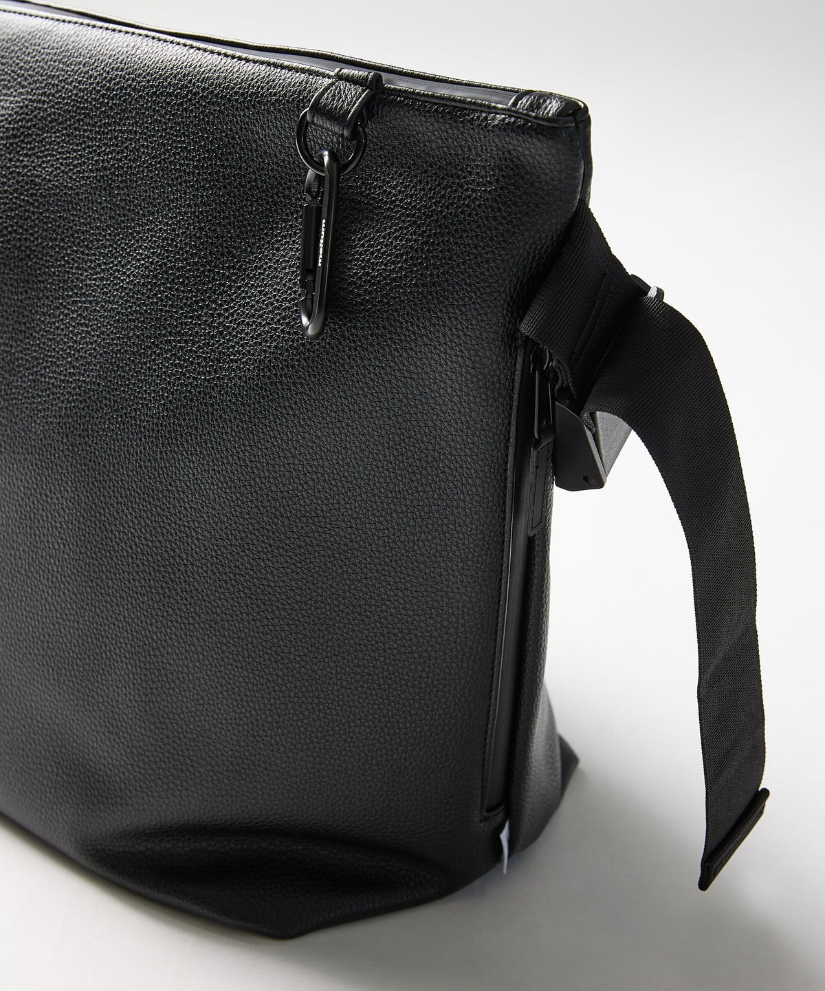 LEATHER MESSENGER BAG