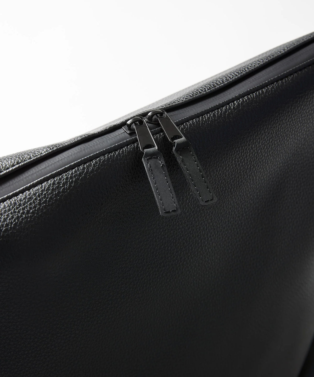 LEATHER MESSENGER BAG