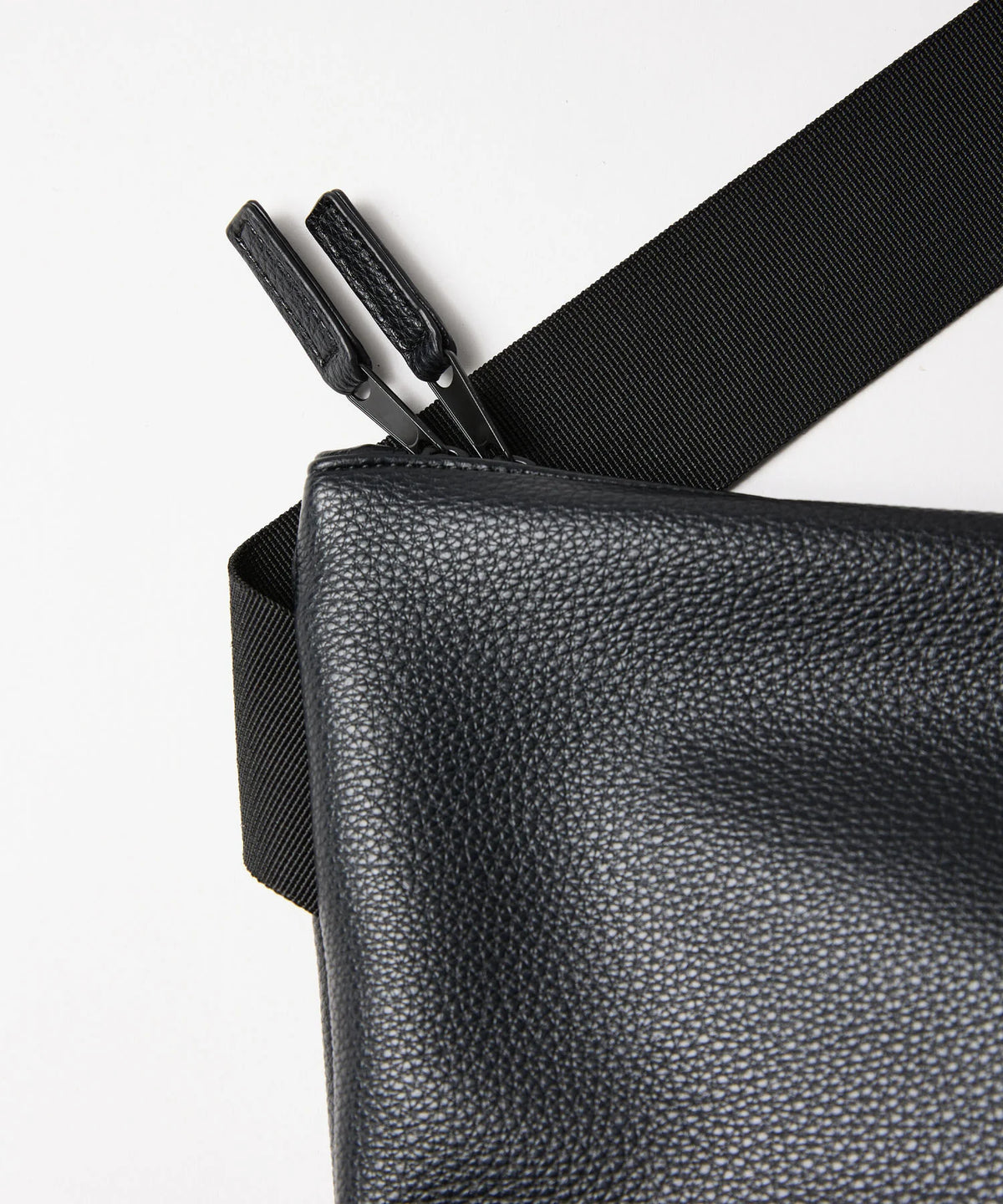 LEATHER MESSENGER BAG(M)