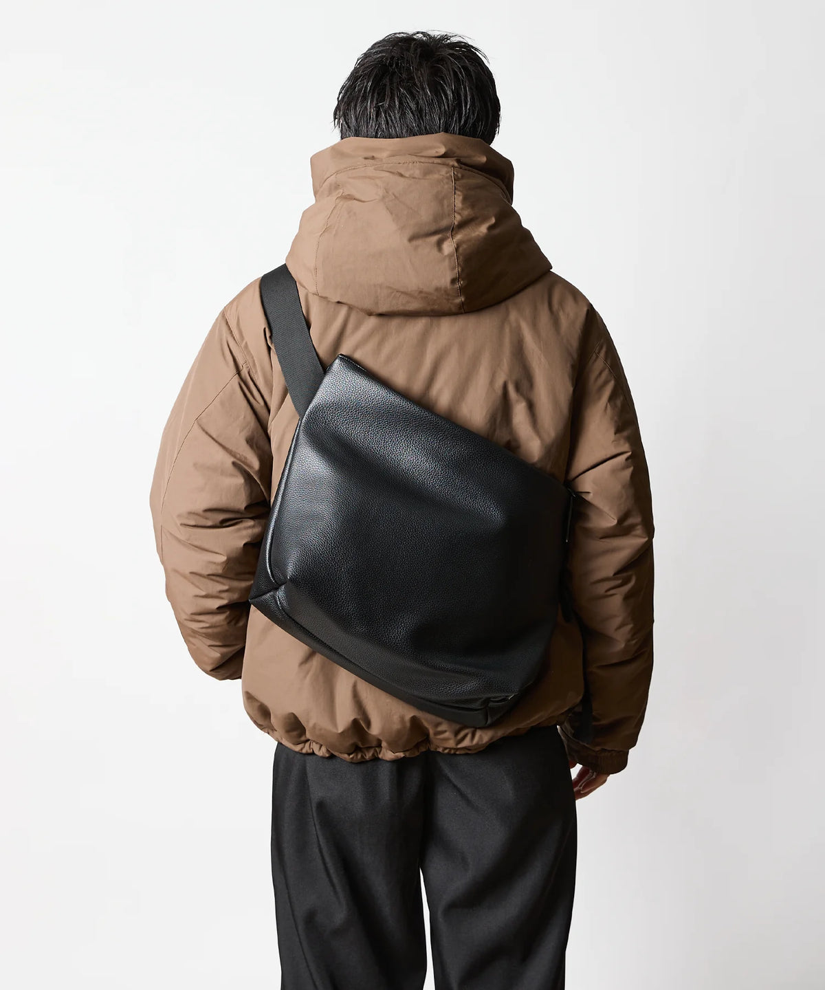 LEATHER MESSENGER BAG(M)