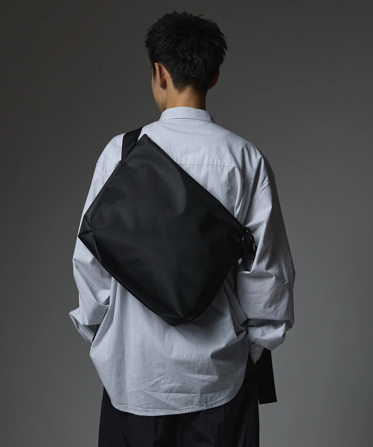 NYLON MESSENGER BAG(M)
