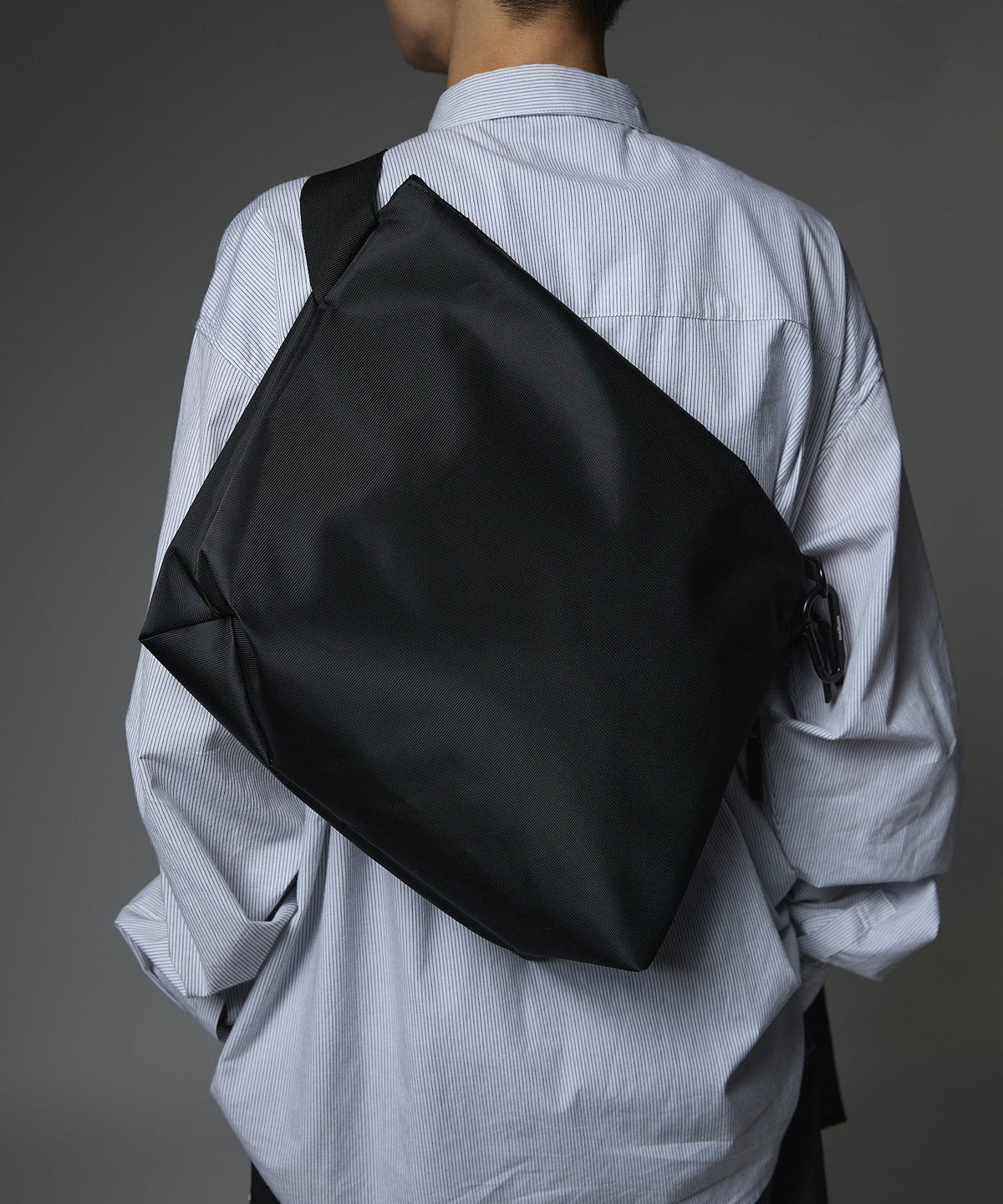 NYLON MESSENGER BAG(M)