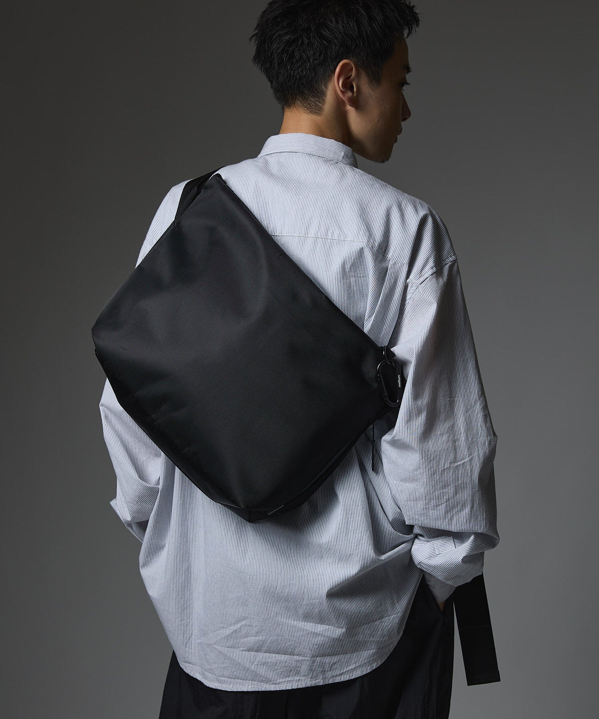 NYLON MESSENGER BAG(M)