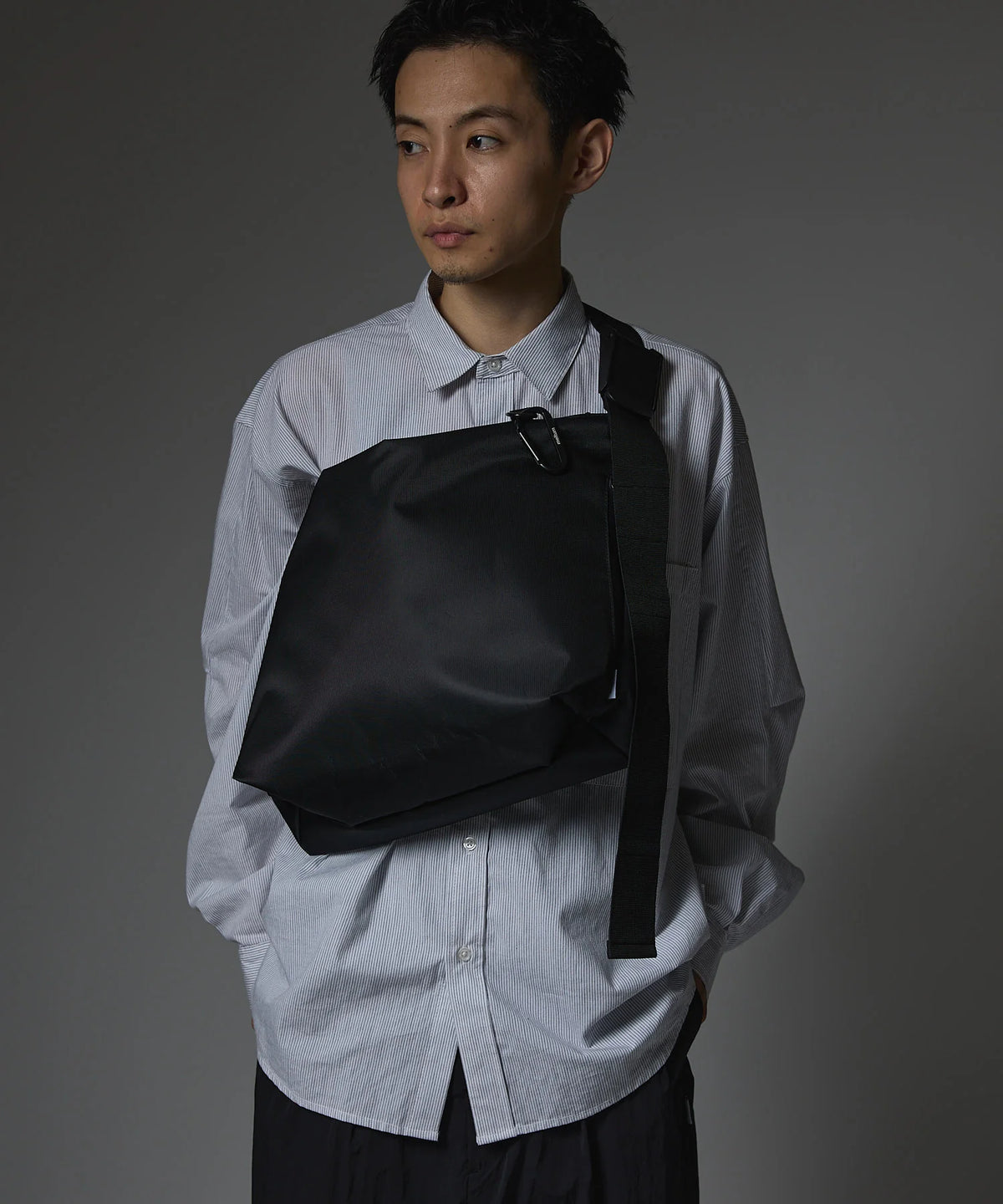 NYLON MESSENGER BAG(M)