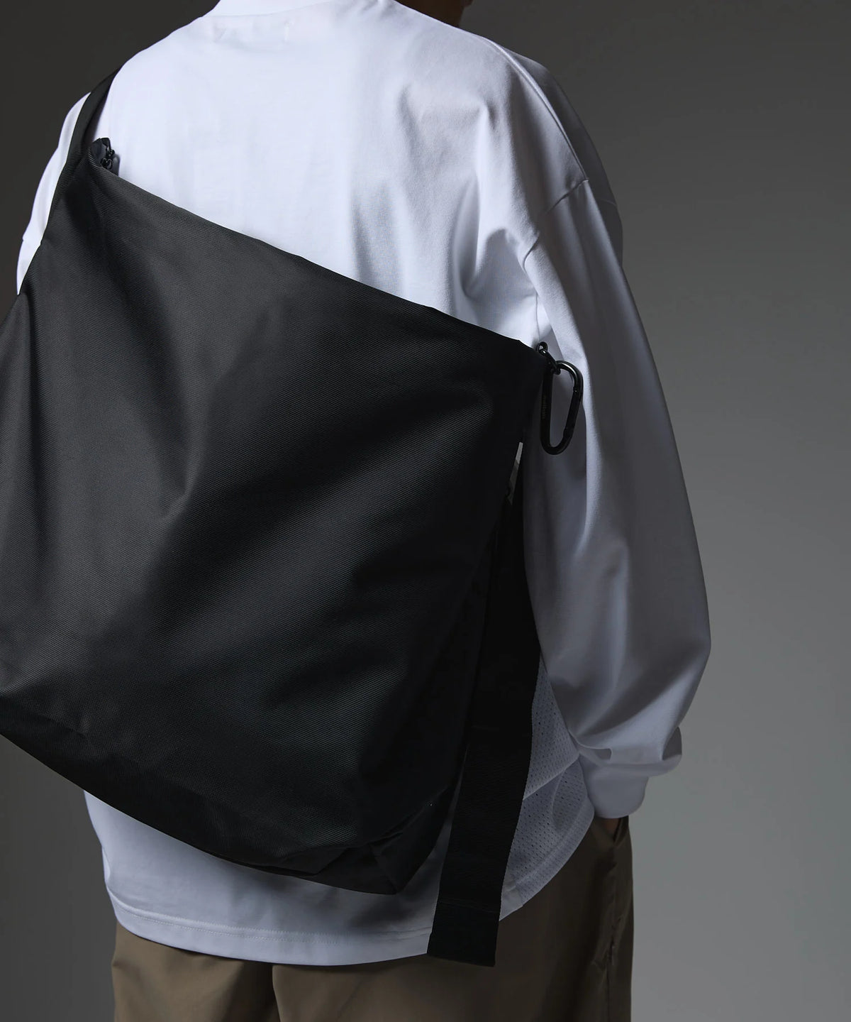 NYLON MESSENGER BAG