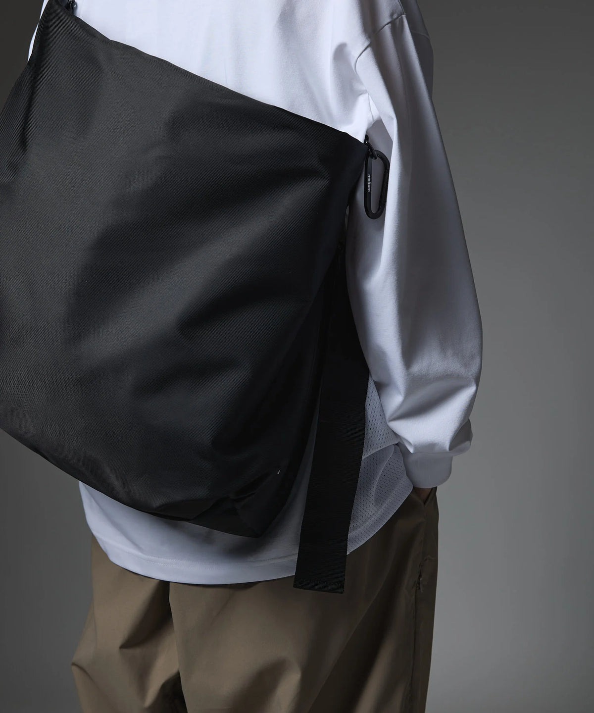 NYLON MESSENGER BAG