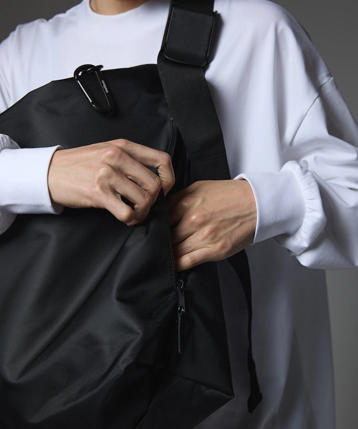 NYLON MESSENGER BAG
