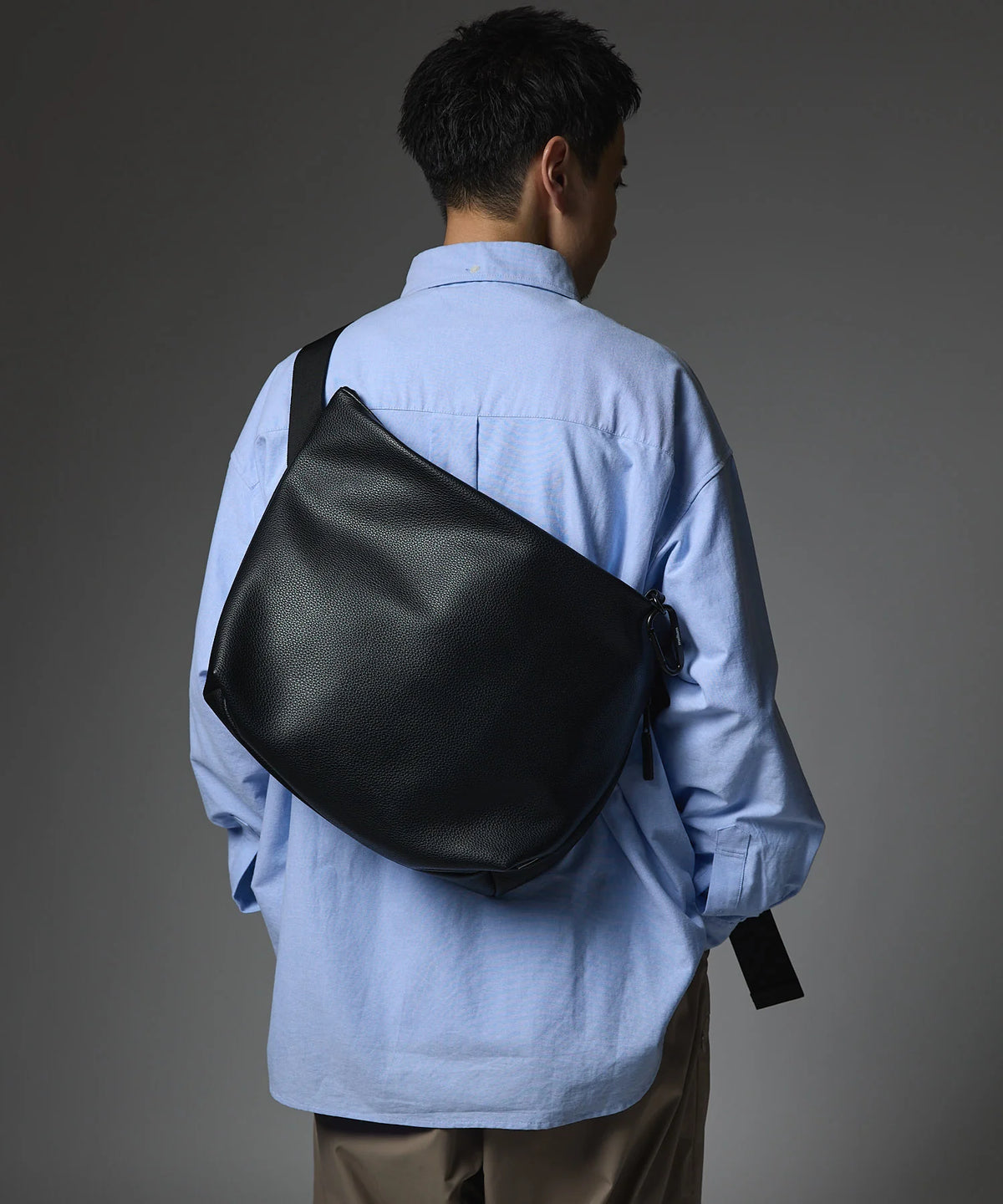 LEATHER MESSENGER BAG(M)