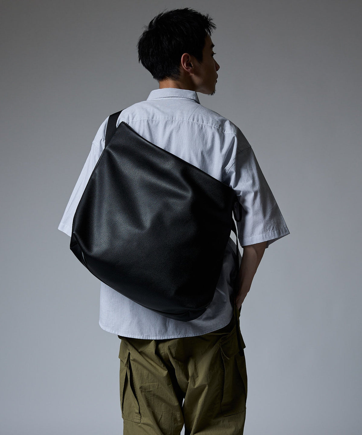 LEATHER MESSENGER BAG