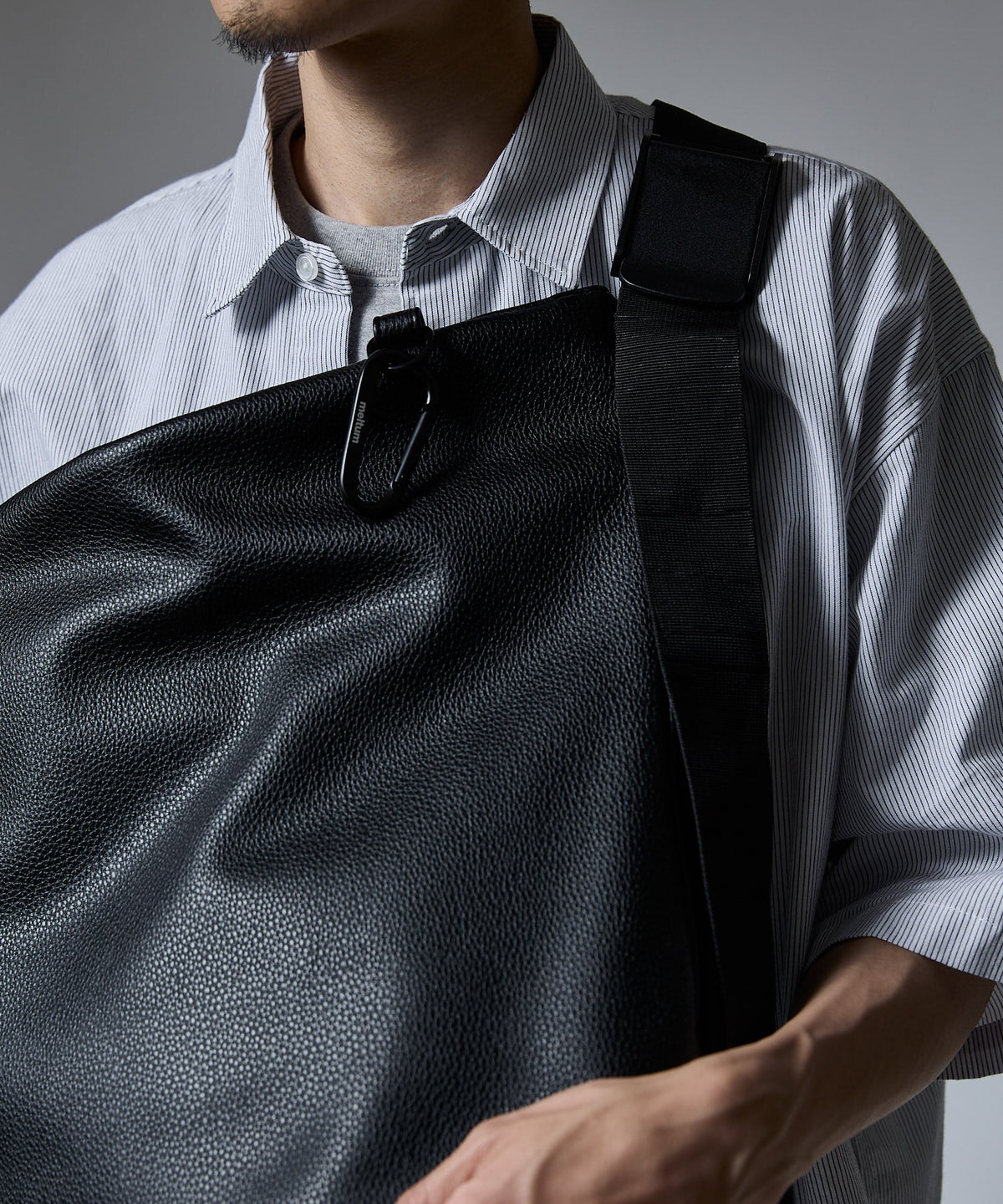 LEATHER MESSENGER BAG