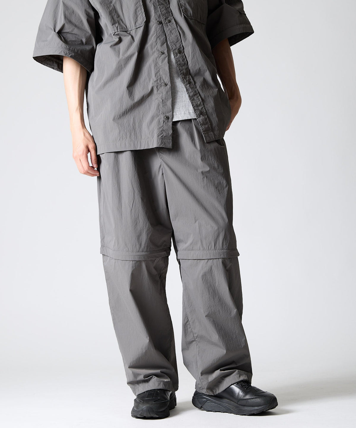 DETACHABLE TECH PANTS