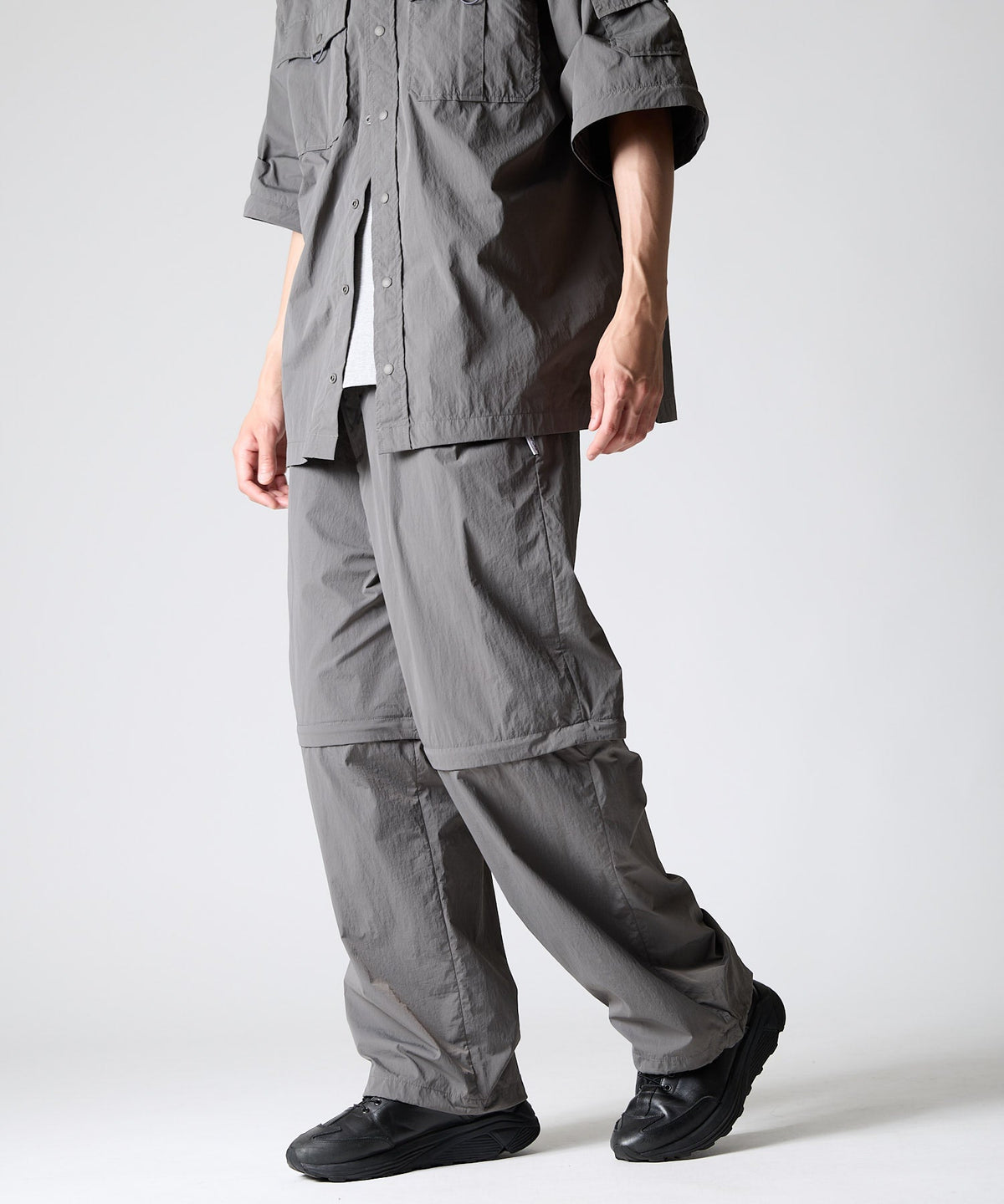 DETACHABLE TECH PANTS