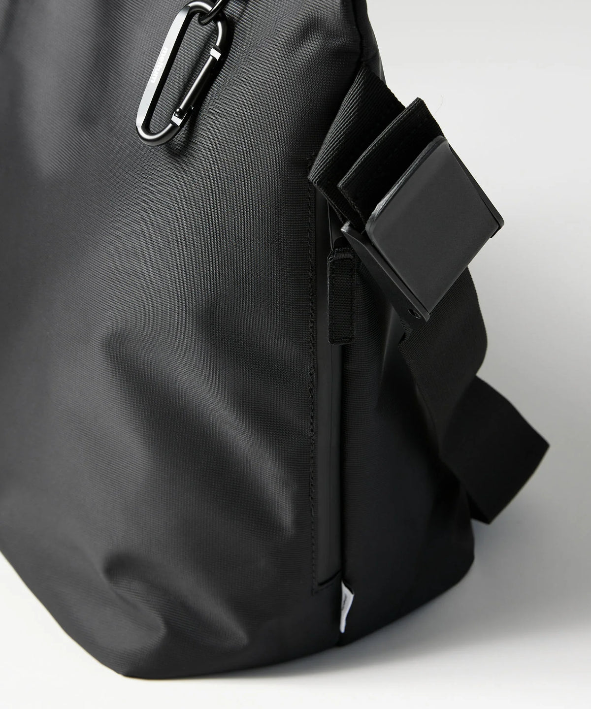 NYLON MESSENGER BAG
