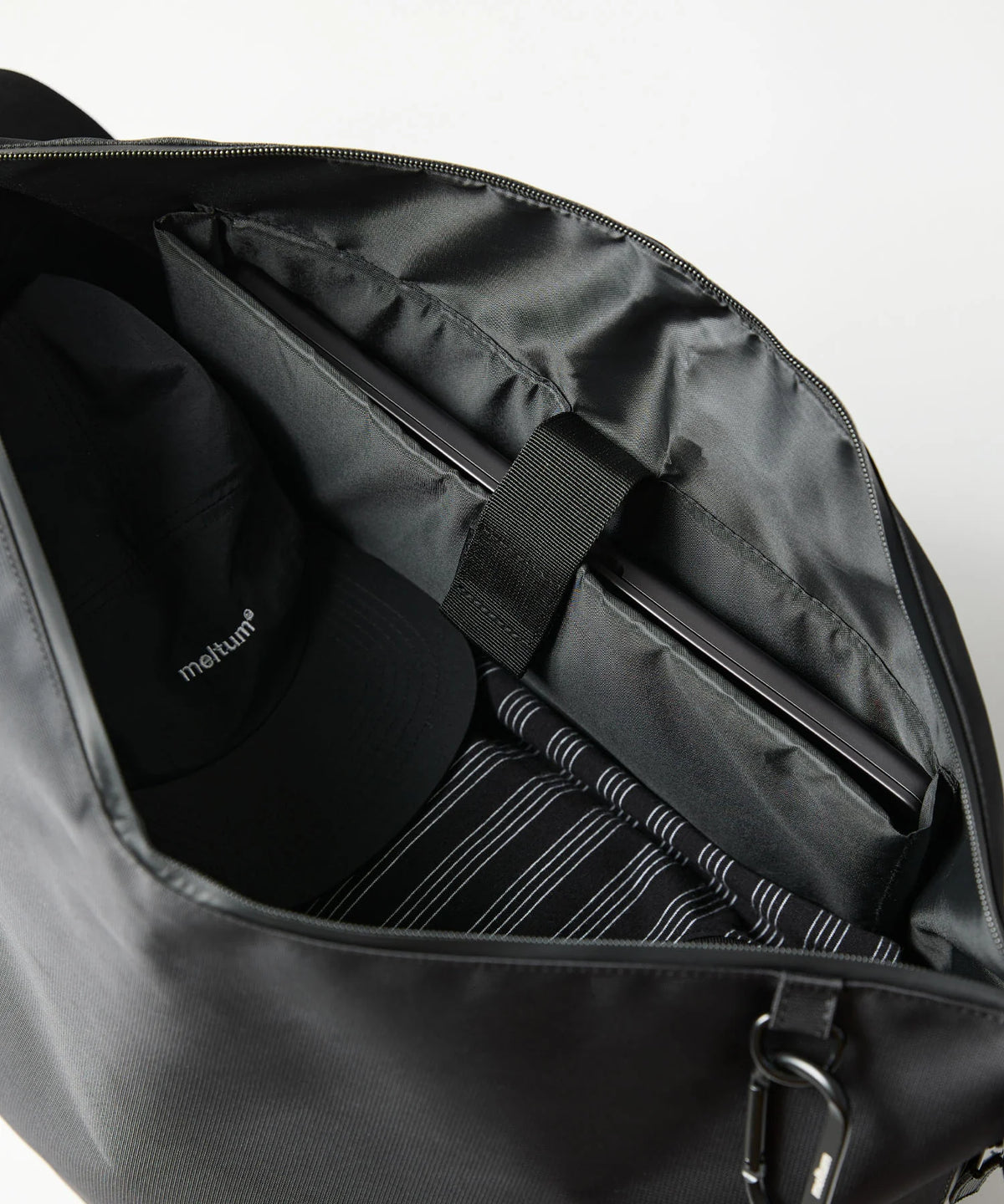 NYLON MESSENGER BAG