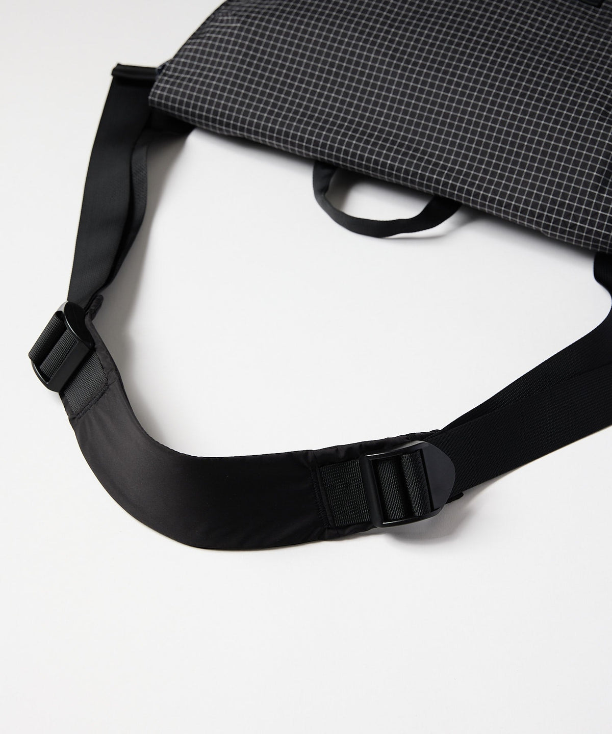 COMPACT MESSENGER BAG